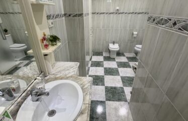 SE VENDE CASA CON COCHERA, POR LITERATO AZORIN