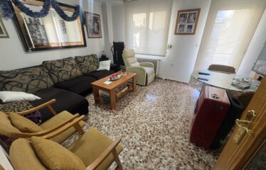 SE VENDE CASA CON COCHERA, POR LITERATO AZORIN