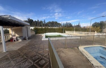 SE VENDE CASA DE CAMPO CON NAVE DE 800M2 EN CRT DE ALMANSA KM 3