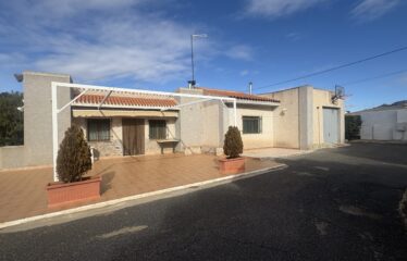 SE VENDE CASA DE CAMPO CON NAVE DE 800M2 EN CRT DE ALMANSA KM 3