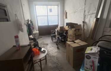 SE VENDE CASA PLANTA BAJA CON   3 PISOS Y COCHERA EN C/ CORREDERA
