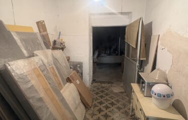 SE VENDE CASA PLANTA BAJA CON   3 PISOS Y COCHERA EN C/ CORREDERA