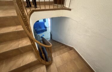 SE VENDE CASA PLANTA BAJA CON   3 PISOS Y COCHERA EN C/ CORREDERA