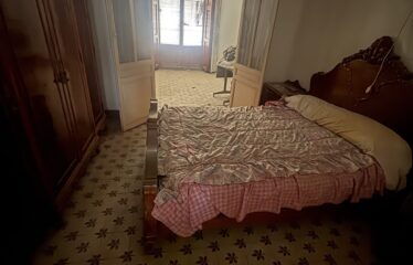 SE VENDE CASA PLANTA BAJA CON   3 PISOS Y COCHERA EN C/ CORREDERA