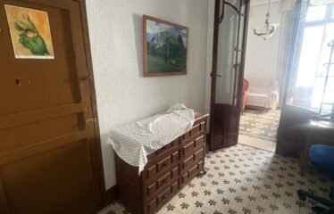 SE VENDE CASA PLANTA BAJA CON   3 PISOS Y COCHERA EN C/ CORREDERA