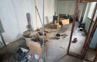 SE VENDE CASA PLANTA BAJA CON   3 PISOS Y COCHERA EN C/ CORREDERA