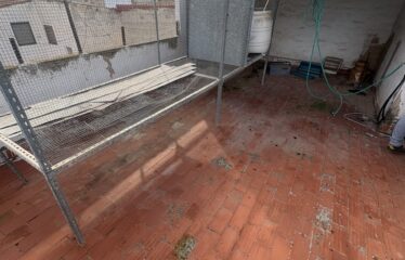 SE VENDE CASA PLANTA BAJA CON   3 PISOS Y COCHERA EN C/ CORREDERA
