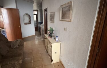 SE VENDE CASA CON 2 VIVIENDAS BAJO CON COCHERA Y PISO C/ CORREDERA