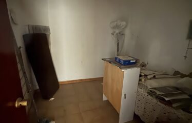 SE VENDE CASA CON 2 VIVIENDAS BAJO CON COCHERA Y PISO C/ CORREDERA