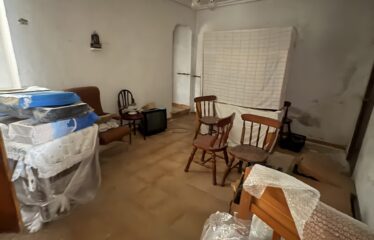SE VENDE CASA CON 2 VIVIENDAS BAJO CON COCHERA Y PISO C/ CORREDERA