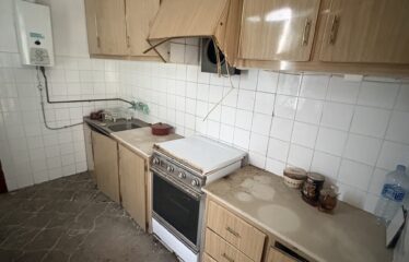 SE VENDE CASA CON 2 VIVIENDAS BAJO CON COCHERA Y PISO C/ CORREDERA