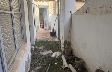 SE VENDE CASA CON 2 VIVIENDAS BAJO CON COCHERA Y PISO C/ CORREDERA