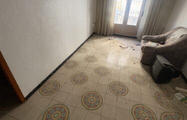 SE VENDE CASA CON 2 VIVIENDAS BAJO CON COCHERA Y PISO C/ CORREDERA