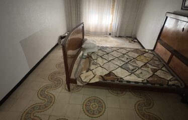 SE VENDE CASA CON 2 VIVIENDAS BAJO CON COCHERA Y PISO C/ CORREDERA