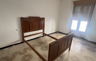 SE VENDE CASA CON 2 VIVIENDAS BAJO CON COCHERA Y PISO C/ CORREDERA