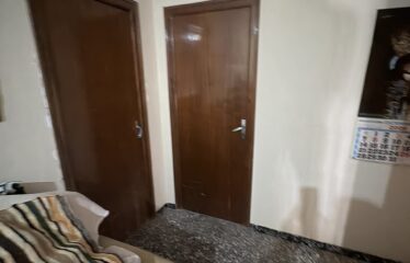 SE VENDE EDIFICIO ENTERO  CON 3 PISOS UN LOCAL Y 3 COCHERAS EN C/CORREDERA