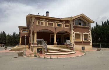 SE VENDE CAMPO EN CRT DE ALMANSA KM2