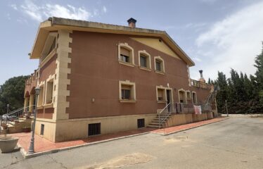 SE VENDE CAMPO EN CRT DE ALMANSA KM2