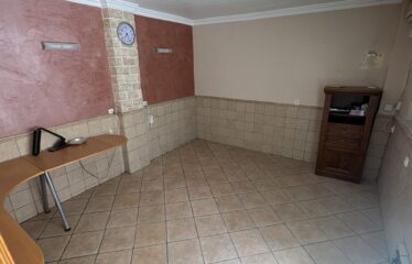 SE VENDE O ALQUILA LOCAL POR C/ MAESTRO MORA