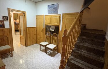 SE VENDE CASA POR EL AYUNTAMIENTO