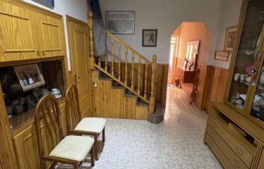 SE VENDE CASA POR EL AYUNTAMIENTO