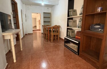 SE VENDE CASA CON COCHERA ZONA AYUNTAMIENTO