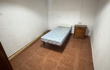 SE VENDE CASA CON COCHERA ZONA AYUNTAMIENTO