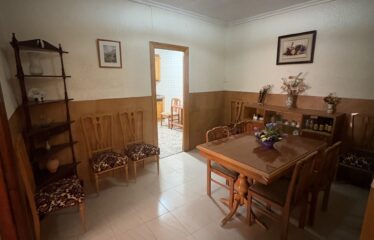 SE VENDE PLANTA BAJA ZONA UVEN
